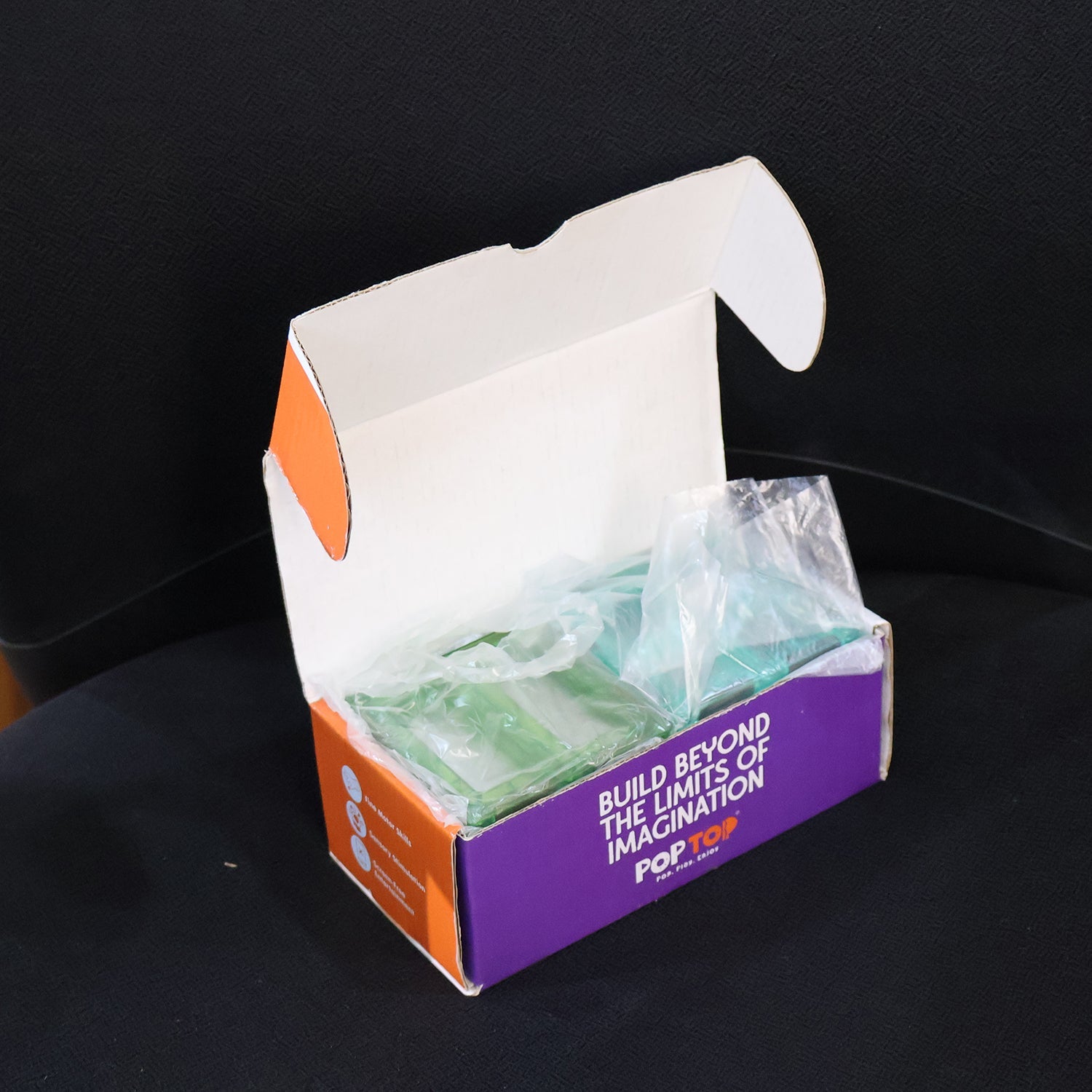 Magnetic Building Tiles Construction Toy Set (16 Pc / Set) Magnetic Building Tiles Construction Toy Set (16 Pc / Set)